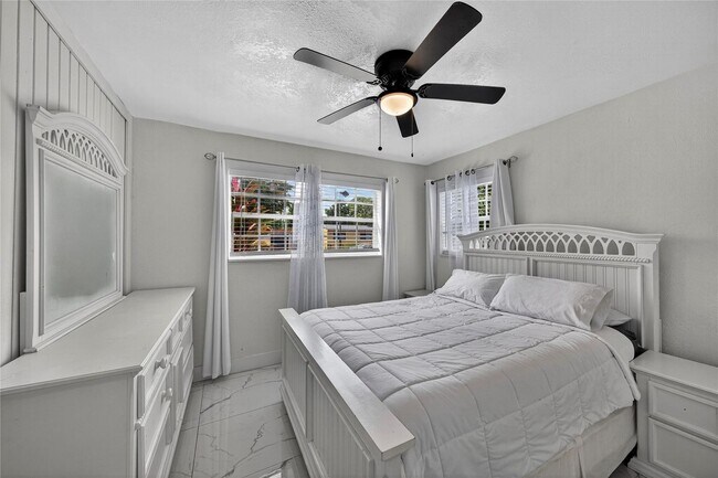 Building Photo - 19621 NW 11th Ct