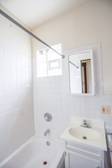 Building Photo - 3454 Bosworth