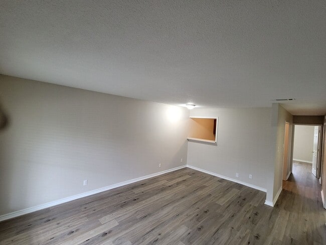 Building Photo - Newly Renovated 2B/1B Apartment Available in Lake Charles