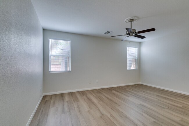 Building Photo - 3- Bedroom, 2- Bathroom home in Mountain's...