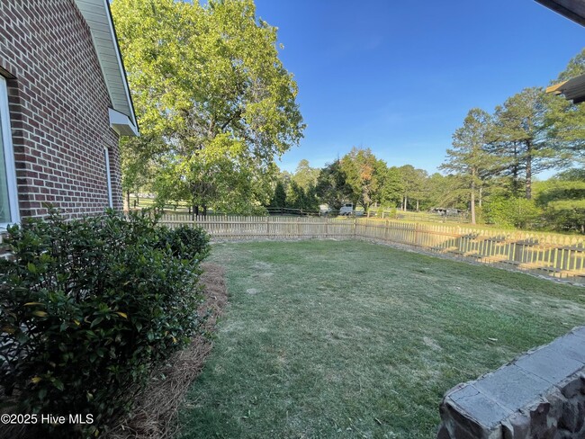 Building Photo - 358 Yadkin Run Ln