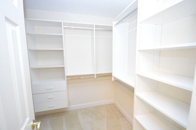 Building Photo - 114 Prestonian Pl