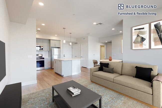 Building Photo - 825 S Myrtle Ave