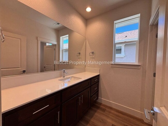 Building Photo - 1150 Little Ln