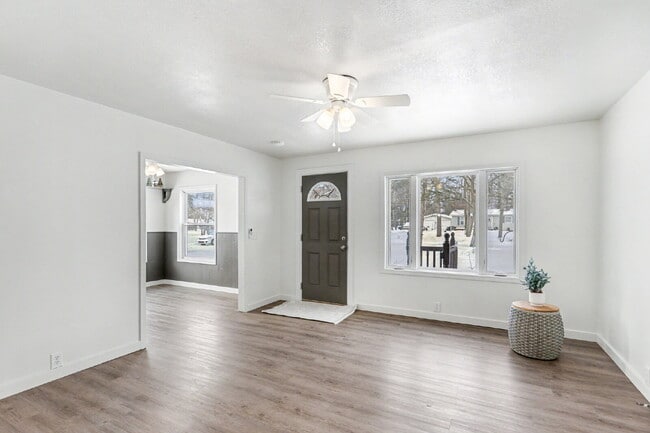 Building Photo - Completely Updated 3 Bedroom Home -  $1600/Month