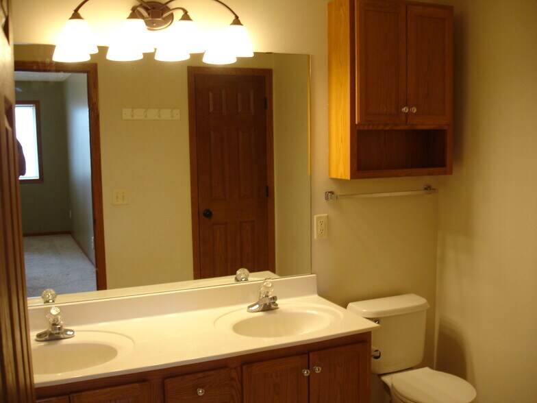 Building Photo - 633 Kingfisher Ln