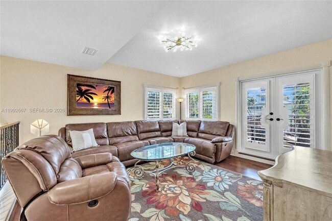 Building Photo - 625 Poinciana Dr