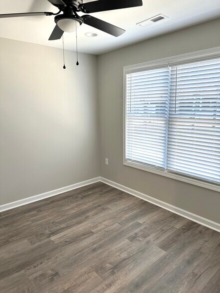 Office or second bedroom, double window, ceiling fan - 2217 Kenwood Blvd SE