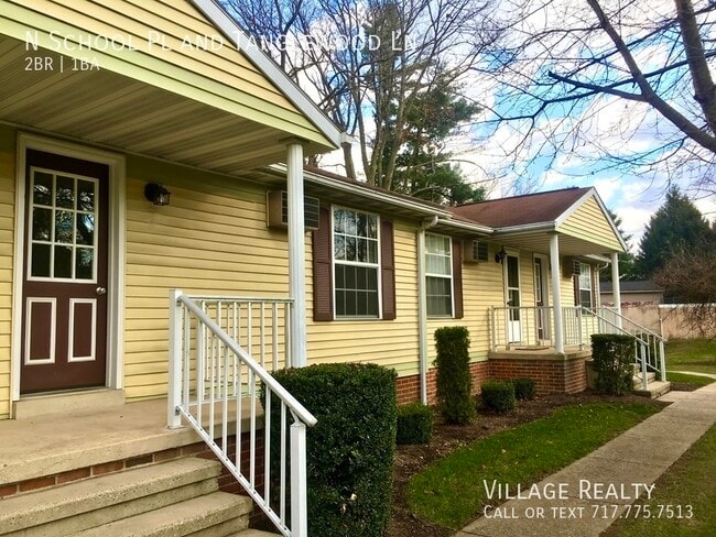 Building Photo - 305 N School Pl