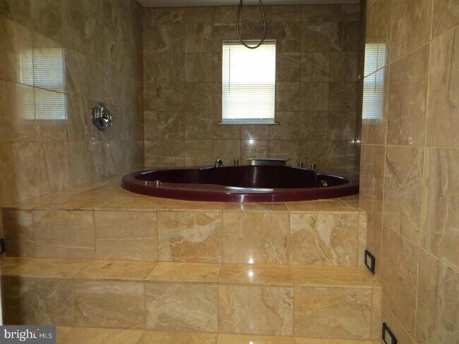 Building Photo - 3606 N Carriage Ct