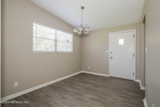 Building Photo - 1032 Busac Ave