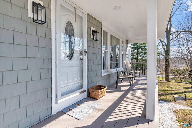 Building Photo - 150 Stiles St