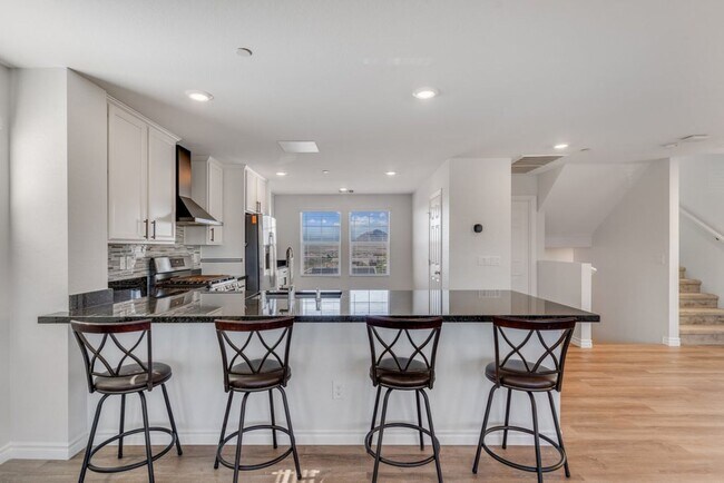 Building Photo - Spacious Three Story 3 Bed 3.5 Bath Smarth...