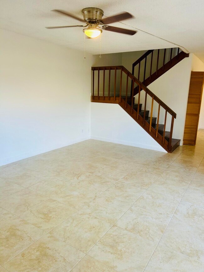 Building Photo - 31 Lake Arbor Dr