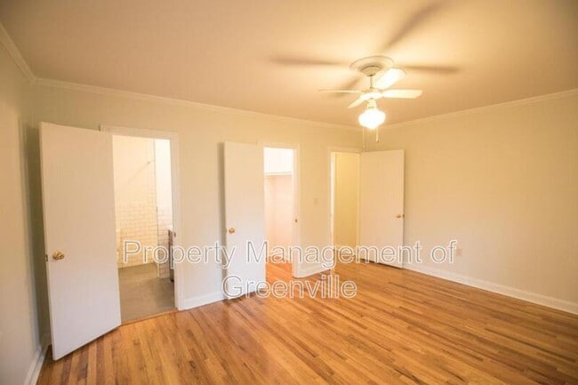 Building Photo - 121 Scarlett St