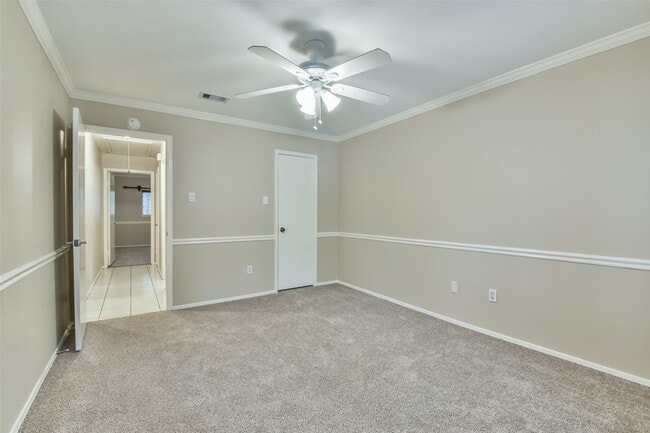 Building Photo - 20 Tulip Hill Ct