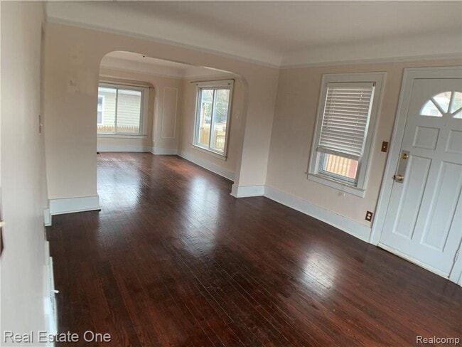 Building Photo - 3342 Buckingham Ave