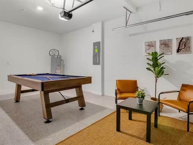 Building Photo - 1043 Splash Shot Pl