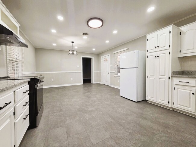 Building Photo - Remodeled ranch on large serene lot in Amelia County.