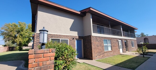 Building Photo - COLONIAL PARK LUXURY CONDO TOTAL UPDATED