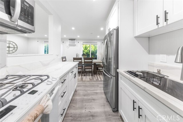 Building Photo - 3010 Montrose Ave