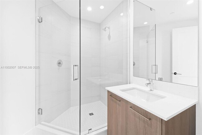 Building Photo - 153 N Seabreeze Blvd