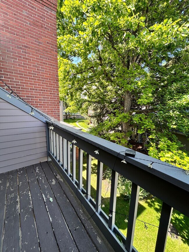 Building Photo - Gorgeous 4 Bedroom Townhome Steps from Boulder Country Club