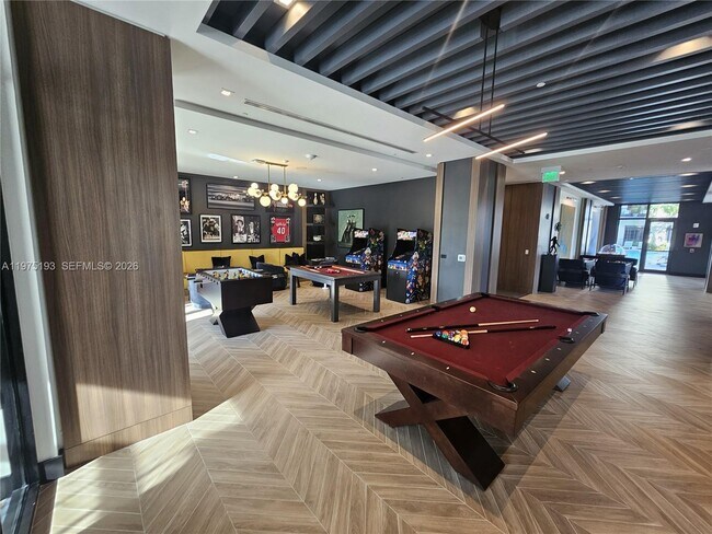 Building Photo - 1650 NE 124th St