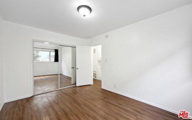 Building Photo - 633 Hayworth Ave