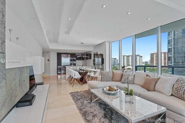 Building Photo - 17001 Collins Ave