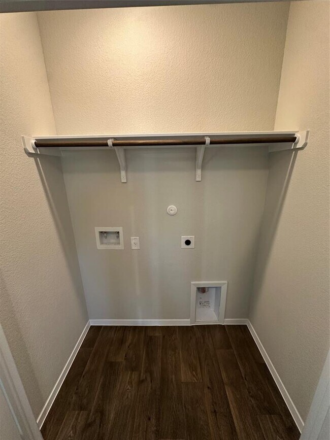 Building Photo - 2700 Towy Rd