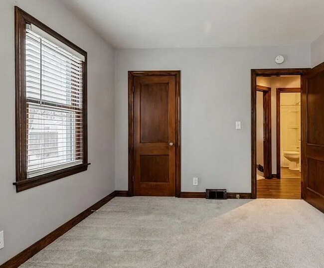 Building Photo - Terrific two bedroom home in Rock Island!