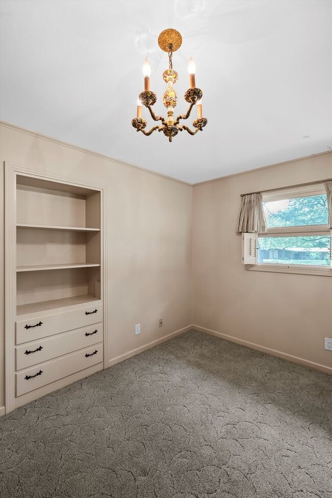 Building Photo - Private Woodway Retreat