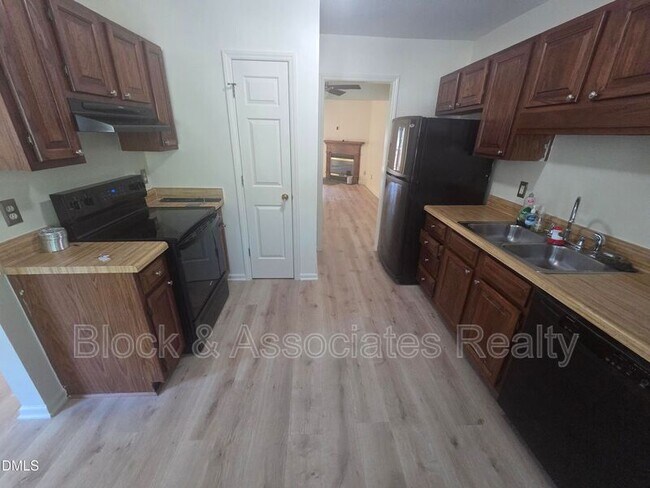 Building Photo - 6550 Thetford Ct