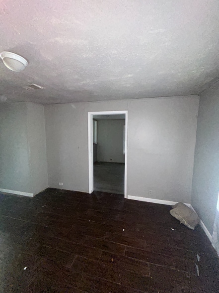 Building Photo - 132 Kinder St