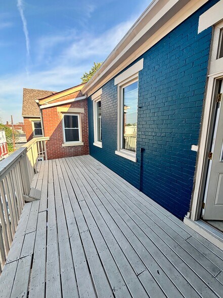 Building Photo - 217 W 11th St