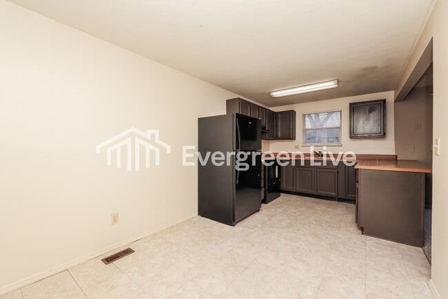 Building Photo - 4727 Stonehedge St