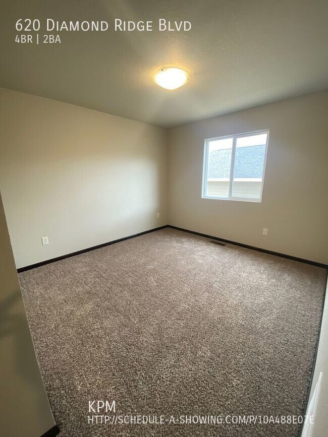 Building Photo - 4 BED | 2 BATH | DOUBLE GARAGE | RAPID VALLEY