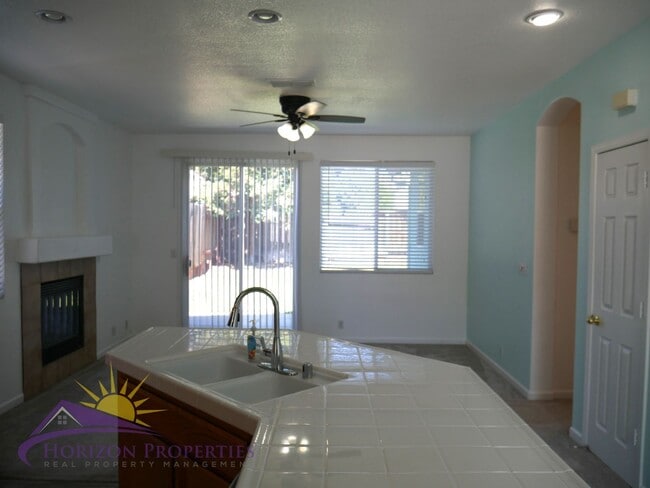 Building Photo - Bright Open 2 Bed 2 Bath 1,043 Sq Ft Antelope home