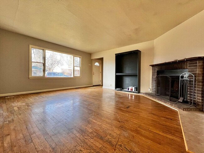 Building Photo - Ranch-Style 3 Bed, 1.5 Bath Home Near Avery Park in Fort Collins