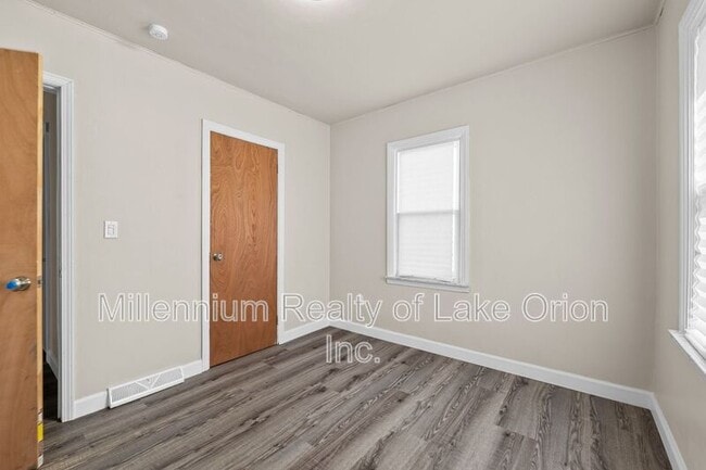 Building Photo - 697 Lounsbury Ave