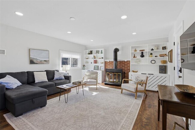 Building Photo - 2505 Belaire W Ln