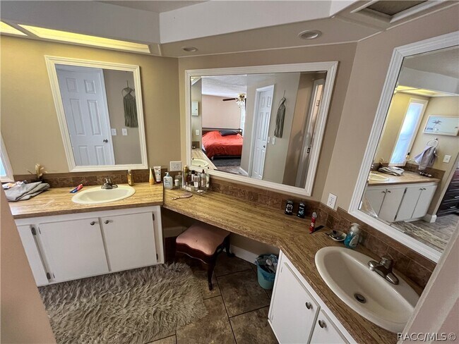 Building Photo - 90 S Allman Terrace