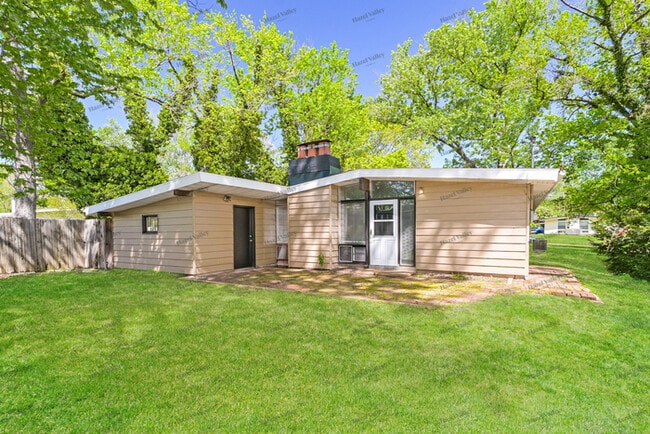 Building Photo - 890 St Anthony Ln