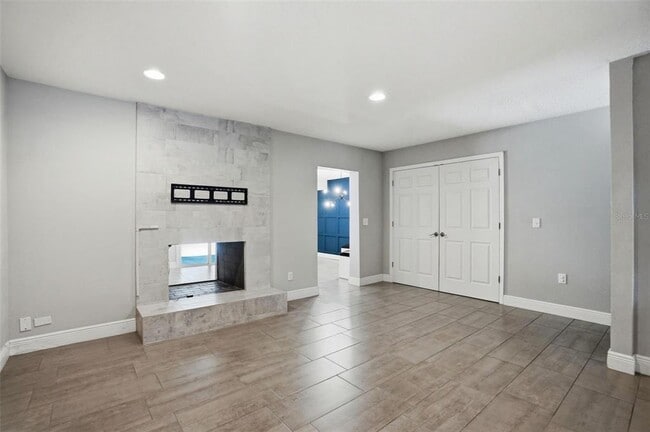Building Photo - 727 N Himes Ave