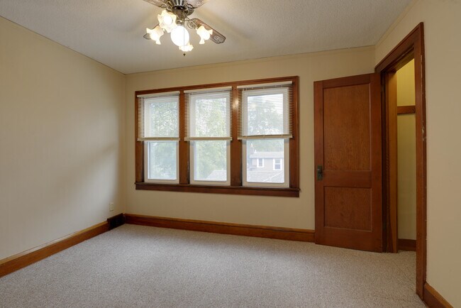 Building Photo - 707 Orange Ave E