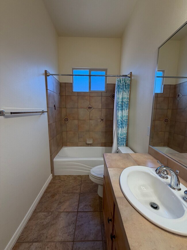 Building Photo - 1642 N Great Basin Dr