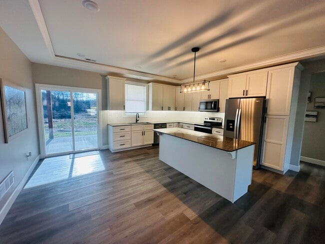 Building Photo - 726 Vine Dr