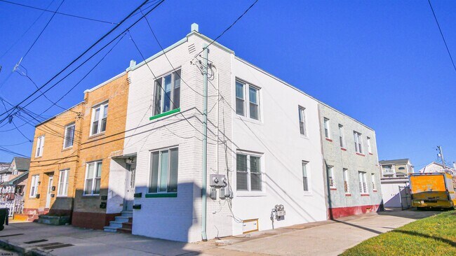 Building Photo - 547 N Connecticut Ave