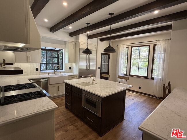 Building Photo - 3475 N Knoll Dr